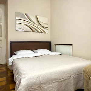 https://modern-and-classic-apartment-on-levytskoho-street.hotelslviv.net